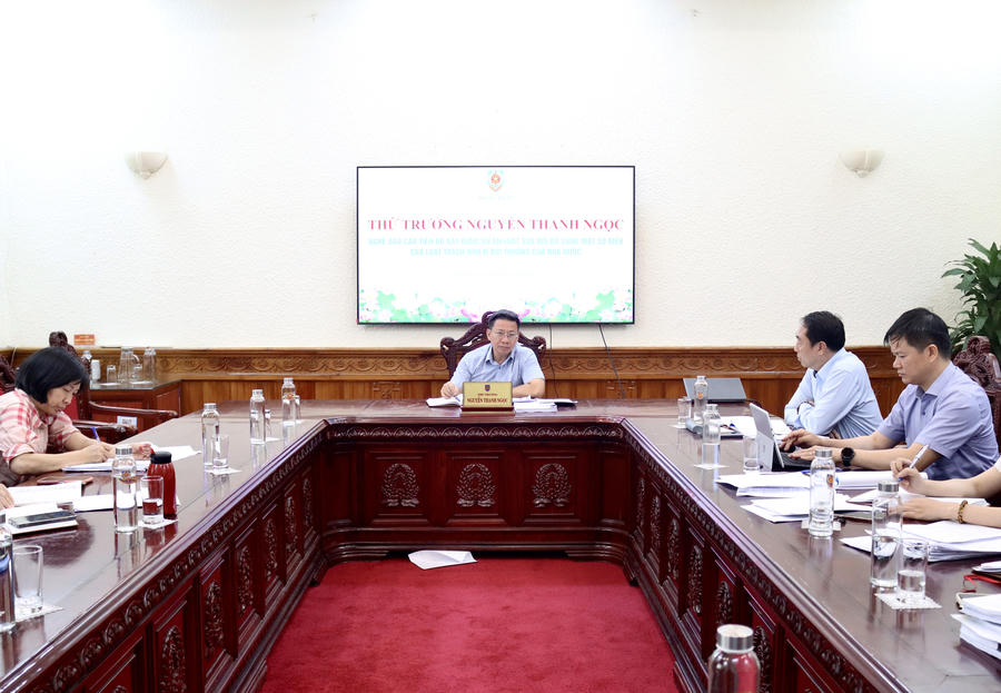 Thứ trưởng Nguyễn Thanh Ngọc chủ trì buổi làm việc về tiến độ xây dựng sửa đổi bổi sung một số điều của Luật TNBTNN. (Ảnh: PV)