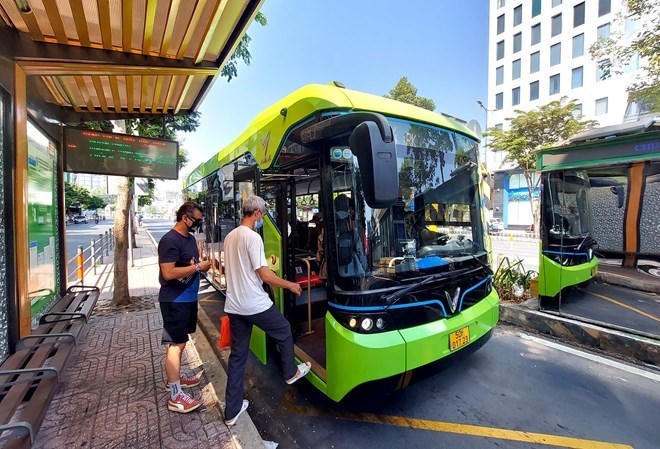 Hà Nội tính miễn vé giao thông công cộng cho học sinh, sinh viên và công nhân. Ảnh minh hoạ.