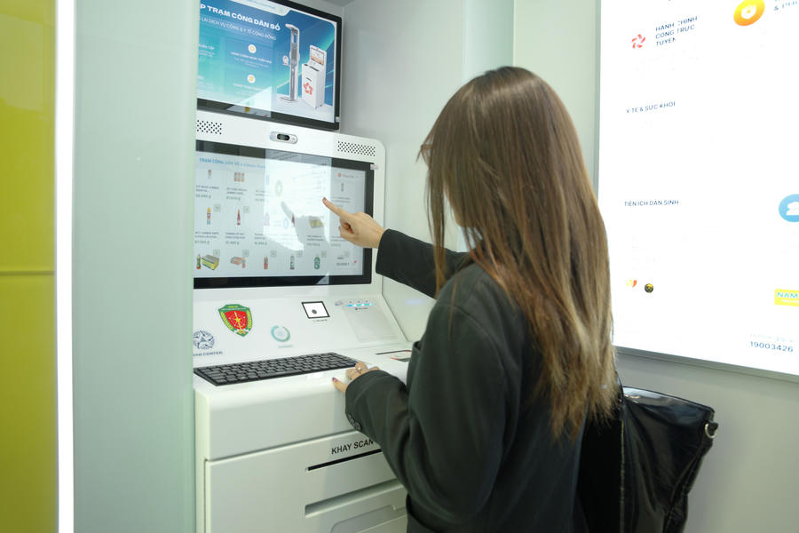 Người dân có thể mua thuốc, đặt lịch tiêm chủng, đi chợ online, thanh toán hoá đơn, đặt vé xe… ngay tại các Trạm Công dân số.