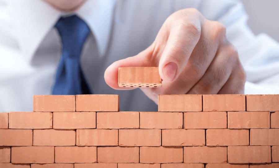 Trước yêu cầu đưa kinh tế tư nhân trở thành động lực quan trọng nhất của nền kinh tế, việc hoàn thiện pháp luật về hỗ trợ DNNVV trở nên cấp bách để thích ứng với kỷ nguyên phát triển mới. Ảnh InT