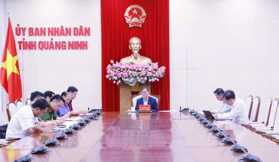 Quang cảnh cuộc họp.