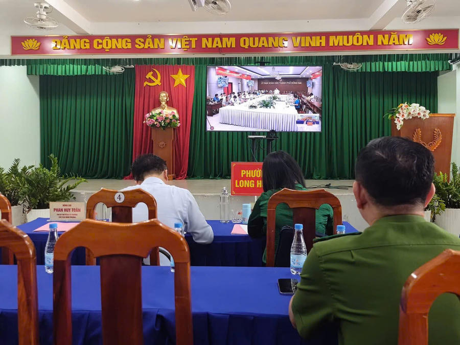 Điểm cầu trực tuyến tại phường Long Hưng.