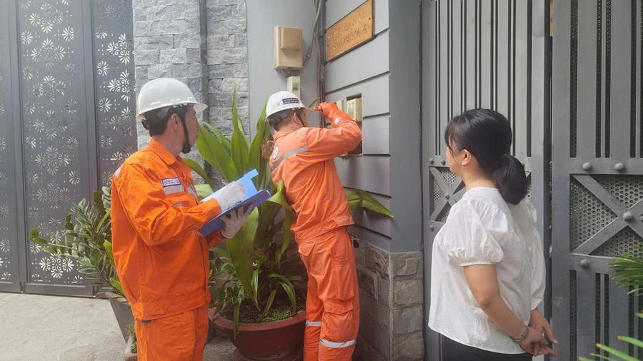 Thu chênh tiền điện chủ nhà trọ có thể bị phạt từ 20-30 triệu đồng. Ảnh minh hoạ.