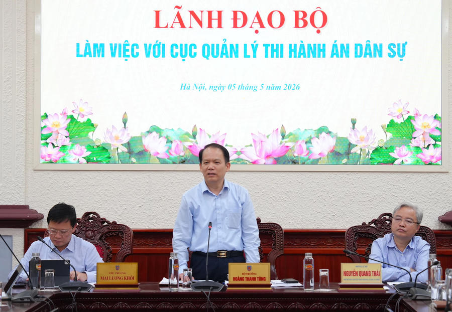 Bộ trưởng Hoàng Thanh Tùng làm việc với Cục Quản lý THADS. (Ảnh:&nbsp;moj.gov.vn)