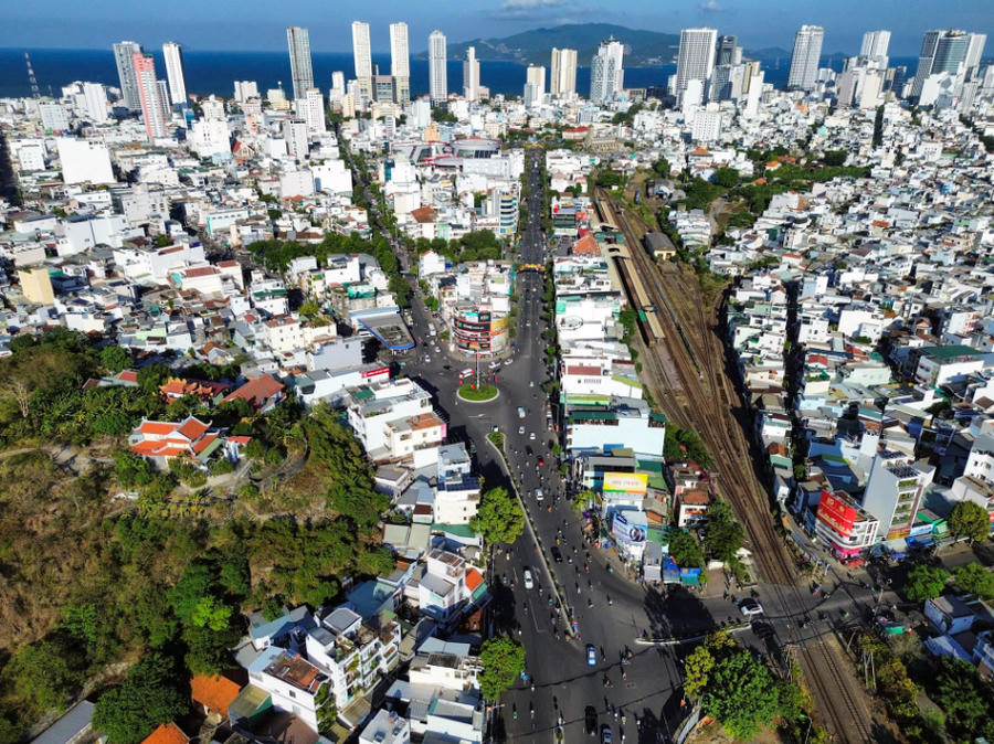 Nút giao Mả Vòng ở Nha Trang thường xuyên bị ùn tắc do lưu lượng phương tiện quá đông. Ảnh: X.N