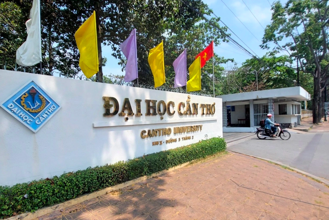 Thủ tướng quyết định sáp nhập Trường Cao đẳng Luật miền Nam trực thuộc Bộ Tư pháp vào Đại học Cần Thơ trực thuộc Bộ Giáo dục và Đào tạo.