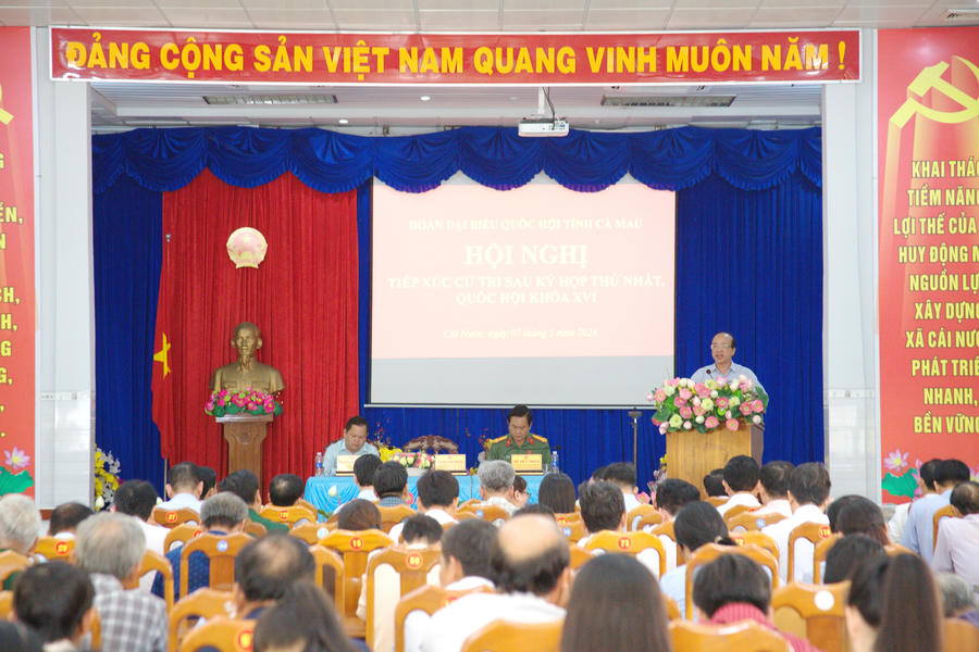Quanh cảnh Hội nghị tiếp xúc cử tri.