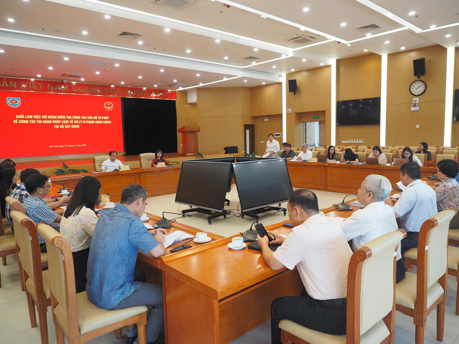 Quang cảnh buổi làm việc.