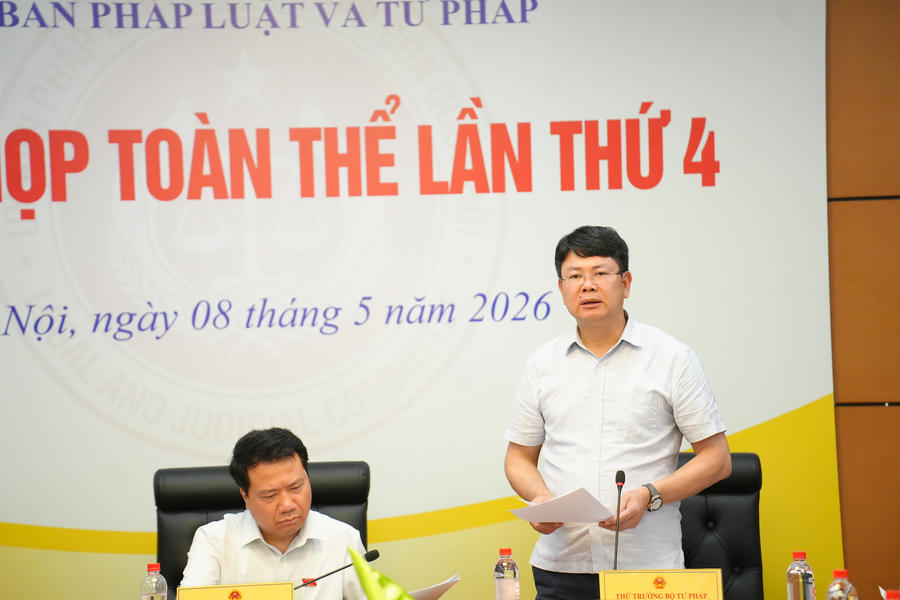 Thứ trưởng Bộ Tư pháp Nguyễn Thanh Tịnh phát biểu tại Phiên họp.