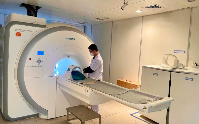 Hệ thống máy CT Scanner và cộng hưởng từ tại các đơn vị này có nhiều cấu hình hiện đại, đáp ứng nhu cầu chẩn đoán chuyên sâu.
