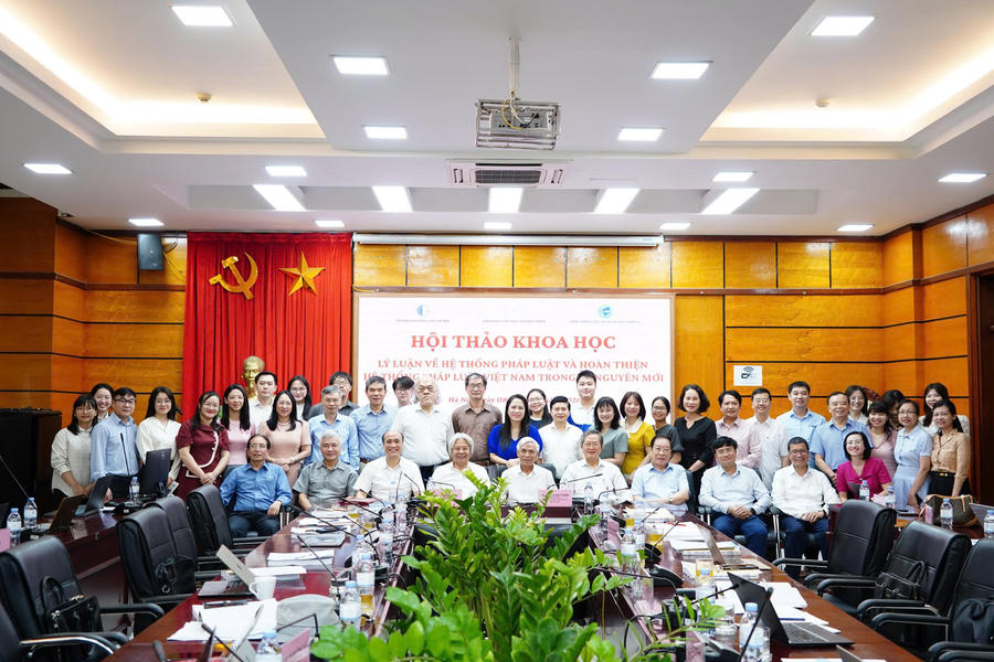 Các đại biểu chụp ảnh lưu niệm tại Hội thảo.
