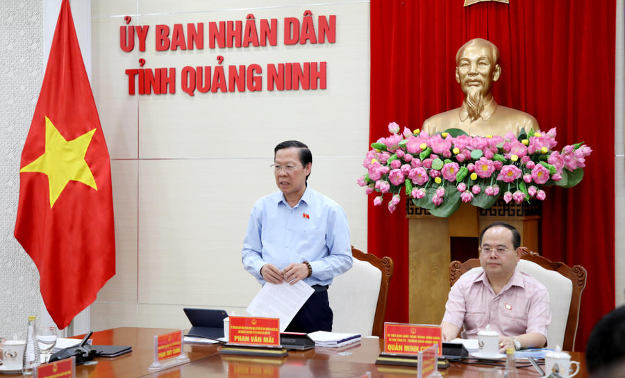 Ông Phan Văn Mãi, Ủy viên Trung ương Đảng, Ủy viên Ủy ban Thường vụ Quốc hội, Chủ nhiệm Ủy ban Kinh tế và Tài chính của Quốc hội, phát biểu tại buổi làm việc.