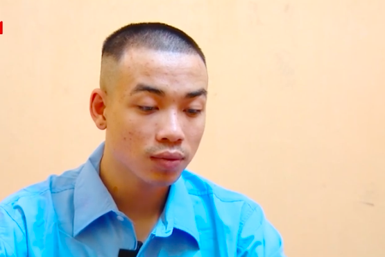 Đối tượng Hiệp khai tại cơ quan Công an. Ảnh: Cắt từ video.