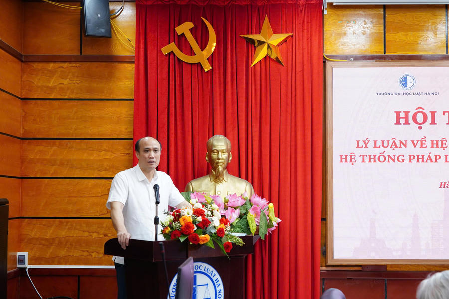 PGS.TS. Tô Văn Hòa, Hiệu trưởng Trường Đại học Luật Hà Nội phát biểu khai mạc Hội thảo.