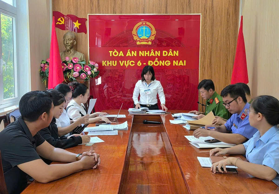 Toàn cảnh cuộc họp.