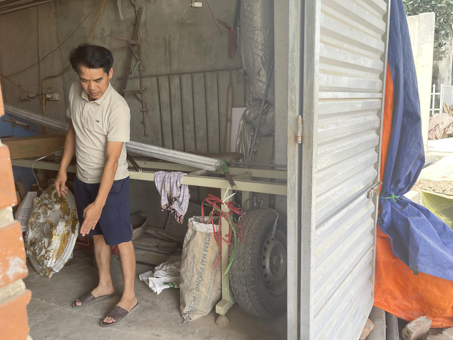 Ông Hoà bên phần đất và tài sản trên đất sắp bị cưỡng chế