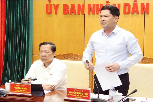 Bí thư Tỉnh ủy Bắc Ninh, ông Nguyễn Hồng Thái phát biểu tại buổi khảo sát.