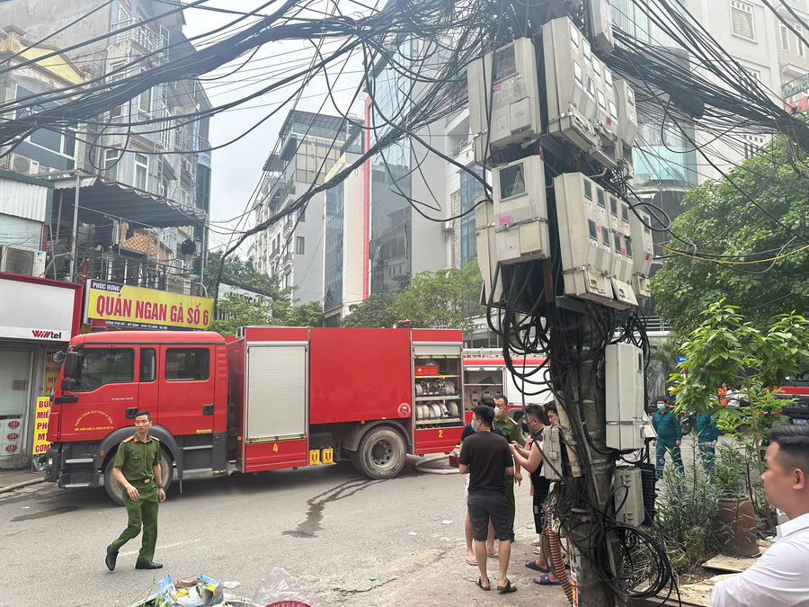 Lực lượng chức năng có mặt ở hiện trường.