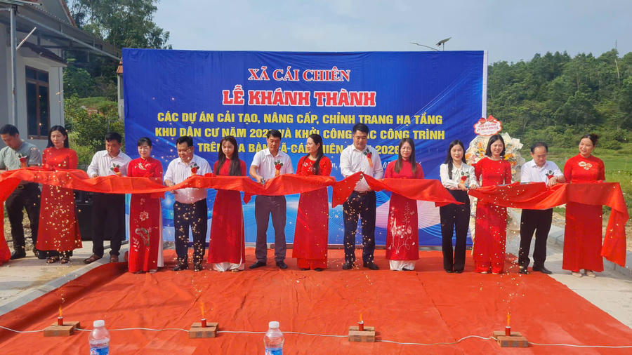 Các đại biểu cắt băng khánh thành các công trình cải tạo, nâng cấp, chỉnh trang hạ tầng khu dân cư năm 2025. Các đại biểu cắt băng khánh thành các công trình cải tạo, nâng cấp, chỉnh trang hạ tầng khu dân cư năm 2025.