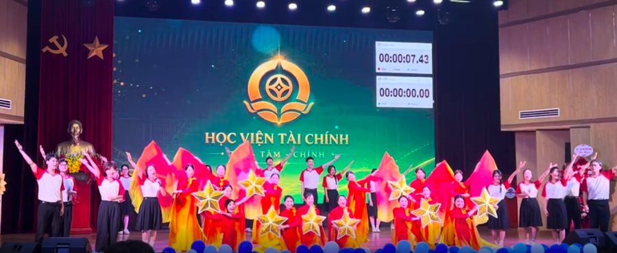 Tiết mục dự thi: Lời chào triết học của Học viện Tài chính