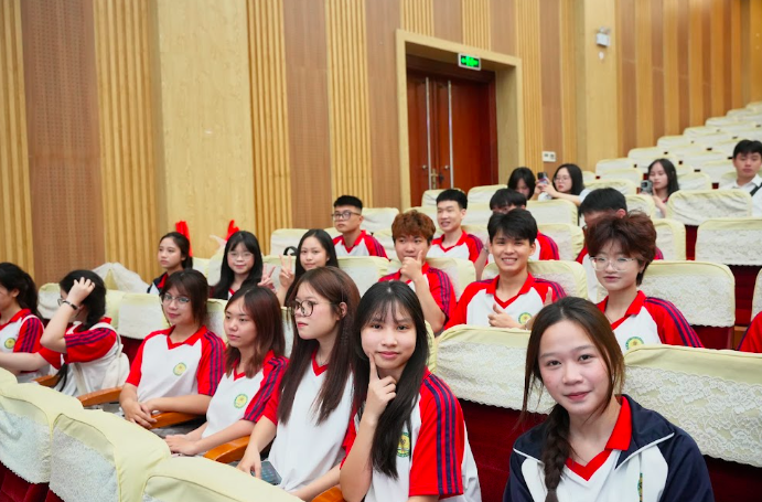 Đội thi Học viện Tài chính trước giờ thi đấu