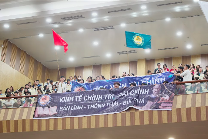 Đội cổ vũ của Học viện Tài chính tại Hội thi Olympic Triết học toàn quốc 2026