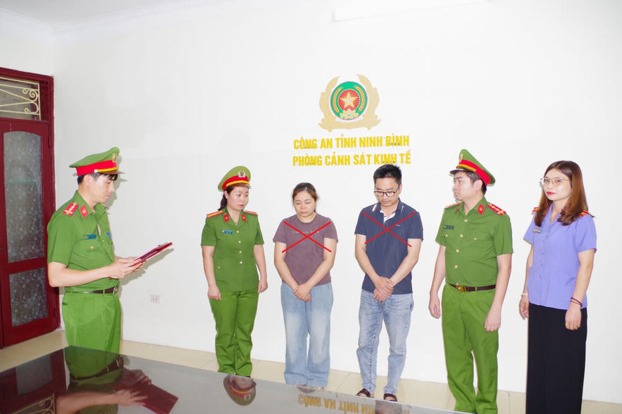 Hai đối tượng bị khởi tố.
