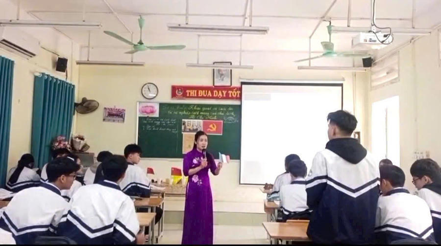 Một tiết dạy Lịch sử của cô Tuyết. (Ảnh: NVCC)