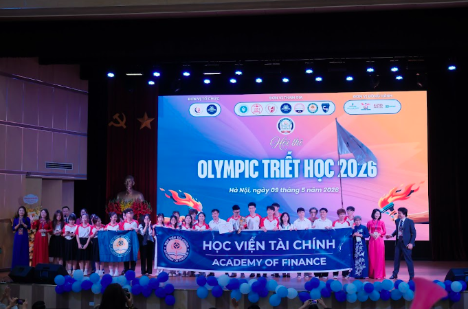 Đội cổ vũ Học viện Tài chính nhận Giải Nhất