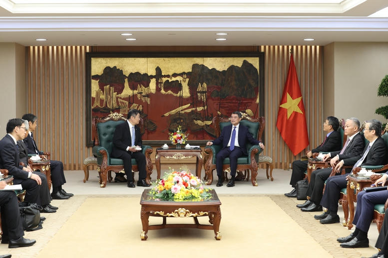 Thủ tướng cho rằng hai bên cần đẩy mạnh hợp tác đào tạo và tiếp nhận nguồn nhân lực chất lượng cao phù hợp với nhu cầu của doanh nghiệp tỉnh Yamanashi và của Việt Nam.