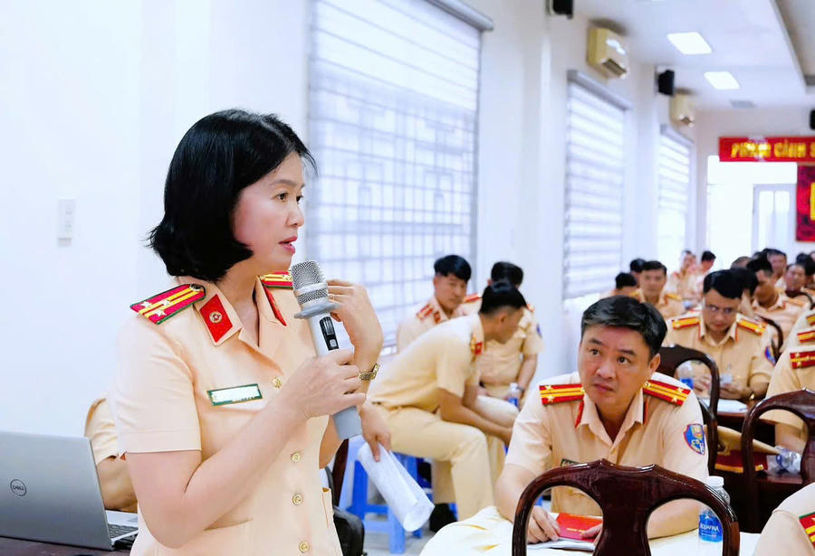 Đại diện các đơn vị CSGT Đồng Nai phát biểu ý kiến.