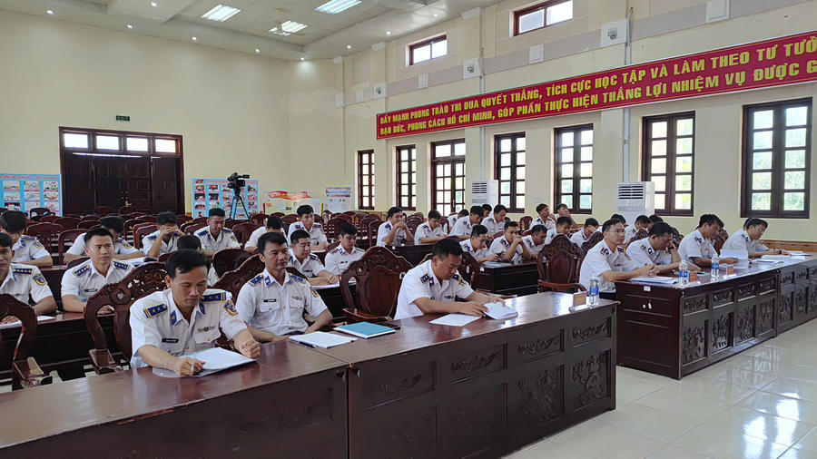 Toàn cảnh buổi lễ phát động phong trào thi đua.