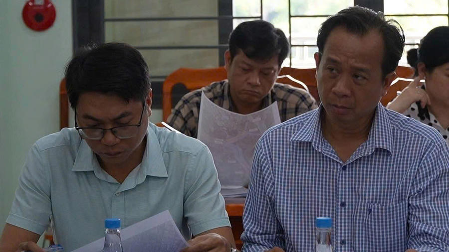 Các đại biểu tham dự cuộc họp.