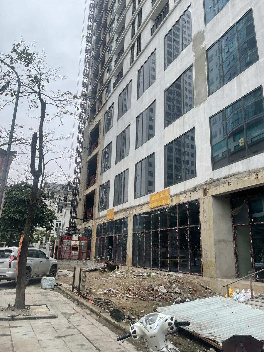 Nhiều hạng mục tại dự án Harmony Square vẫn đang trong quá trình triển khai, ngổn ngang.