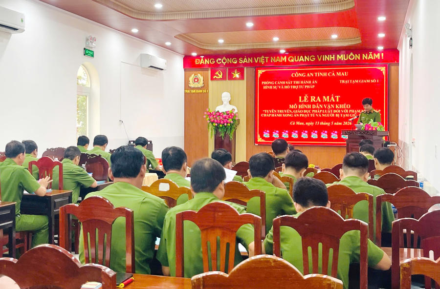Quang cảnh lễ ra mắt mô hình “Tuyên truyền pháp luật cho người sắp chấp hành xong án phạt tù và người bị tạm giữ, tạm giam”.