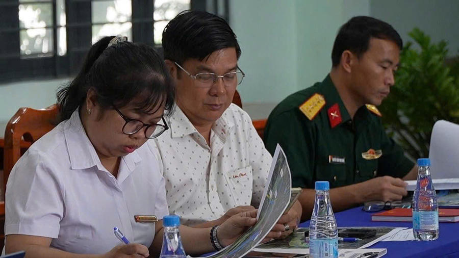 Các đại biểu tham dự cuộc họp.