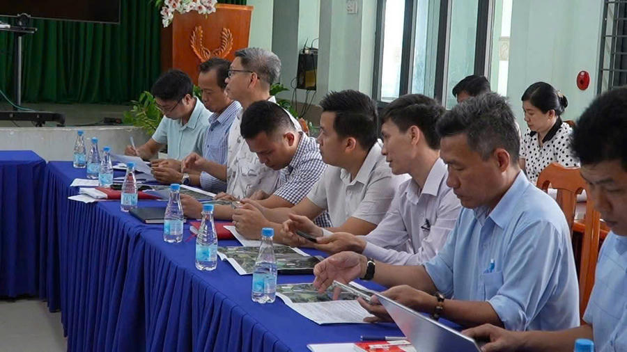 Các đại biểu tham dự cuộc họp.
