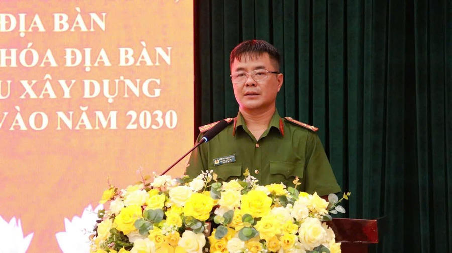 Thượng tá Đinh Trần Ngọc Tiên, Ủy viên Ban Thường vụ Đảng ủy, Trưởng Công an xã Vĩnh Lộc đã triển khai kế hoạch thực hiện cao điểm 45 ngày đêm.