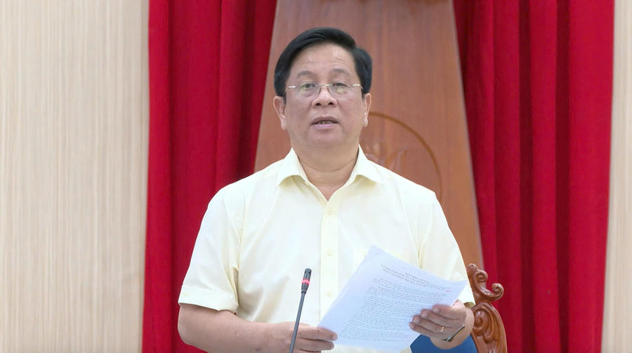 Chủ tịch UBND tỉnh An Giang Hồ Văn Mừng phát biểu tại hội nghị.