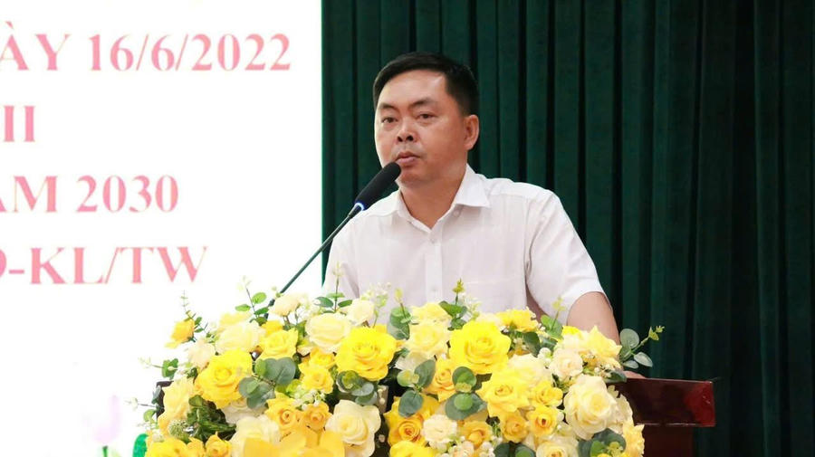 Ông Thái Thành Tâm, Phó Bí thư Thường trực Đảng ủy xã Vĩnh Lộc phát biểu tại hội nghị.