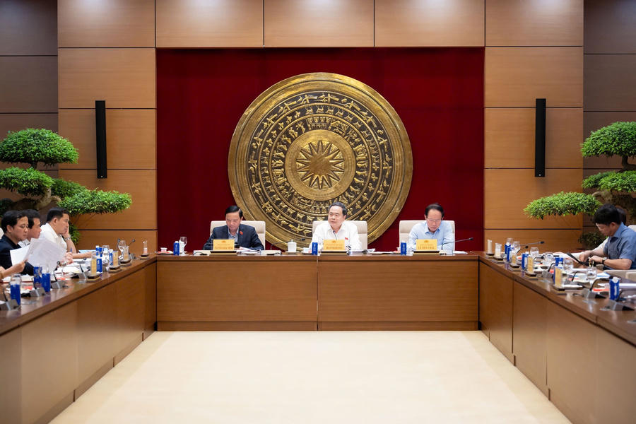 Chủ tịch Quốc hội Trần Thanh Mẫn chủ trì cuộc họp Thường trực Ban Chỉ đạo tổng rà soát hệ thống văn bản quy phạm pháp luật. (Ảnh: VGP)