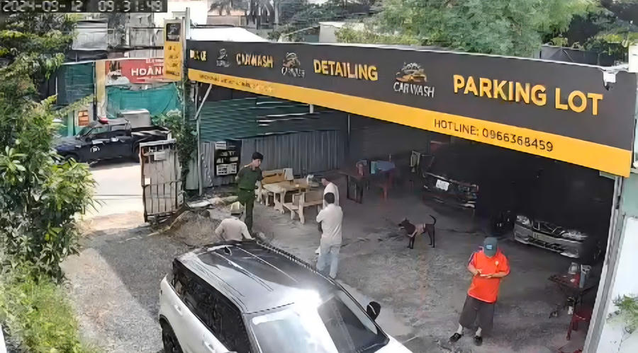 Công an nhận được tin báo và đến làm việc.