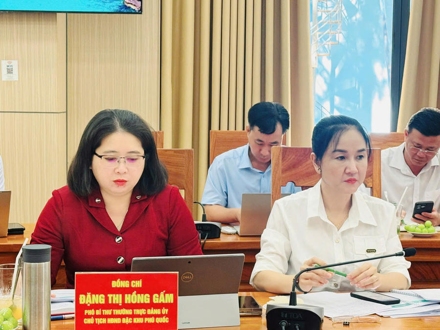 Đại biểu tham dự hội nghị.