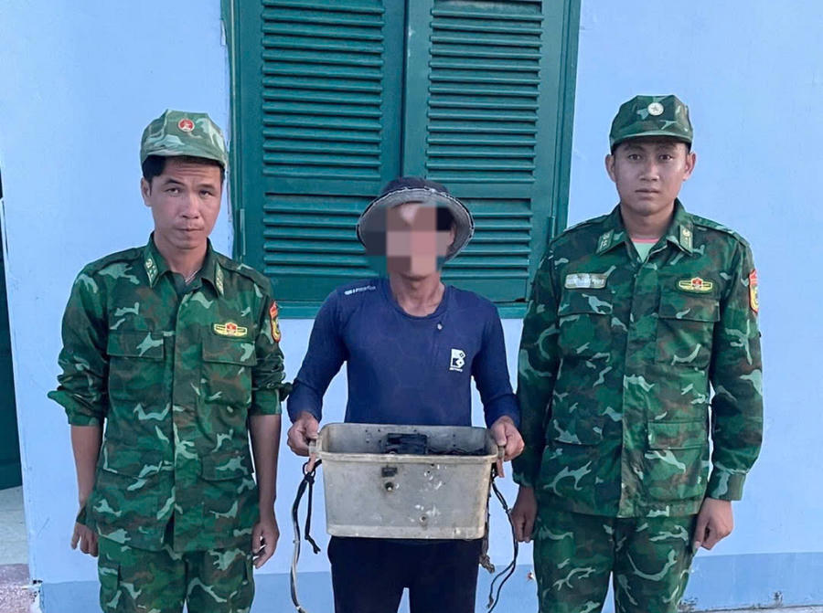 Ông N.T.D. khai nhận hành vi sử dụng bộ kích điện tự chế tại Đồn Biên phòng Đất Mũi.