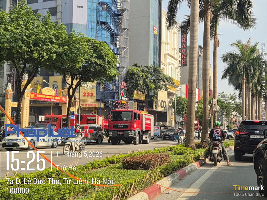 Nhiều xe cứu hoả tiến hành công tác CNCH đám cháy xảy ra ở đường Lê Đức Thọ, phường Từ Liêm, Hà Nội. Nhiều xe cứu hoả tiến hành công tác CNCH đám cháy xảy ra ở đường Lê Đức Thọ, phường Từ Liêm, Hà Nội.