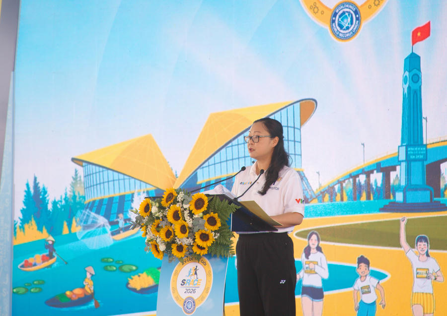 Bà Nguyễn Thị Quyên Thanh – Thứ trưởng Bộ Giáo dục và Đào tạo phát biểu khai mạc.