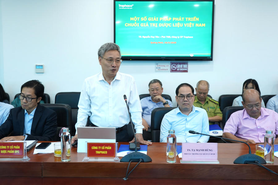 Đại diện doanh nghiệp chia sẻ các ý kiến xung quanh vấn đề phát triển ngành dược liệu trong thực tiễn hiện nay tại hội thảo.