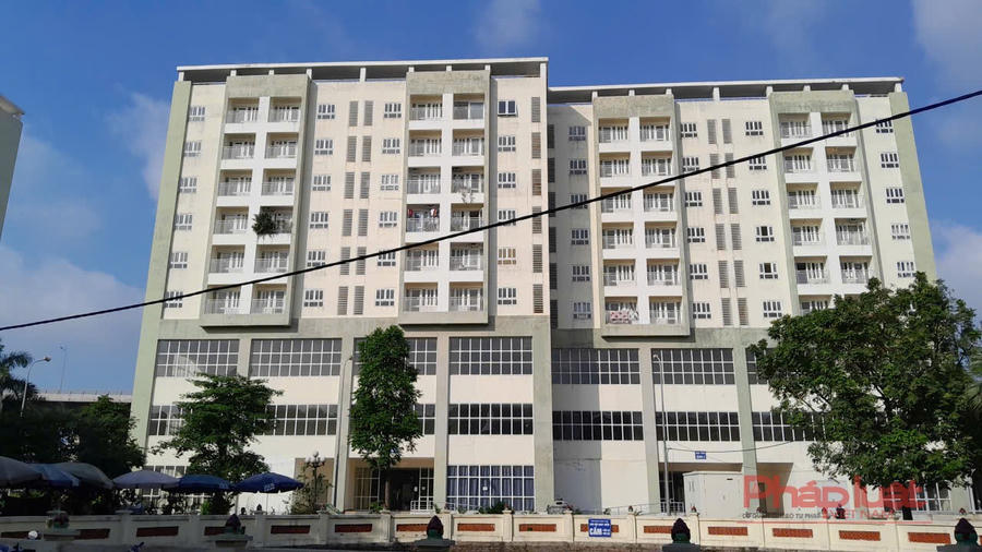 Theo tìm hiểu được biết, khu nhà tái định cư Thương Thanh được xây dựng từ nhiều năm trước nhằm phục vụ tái định cư cho người dân phố cổ sau khi Hà Nội thu hồi đất làm dự án 2,14ha.