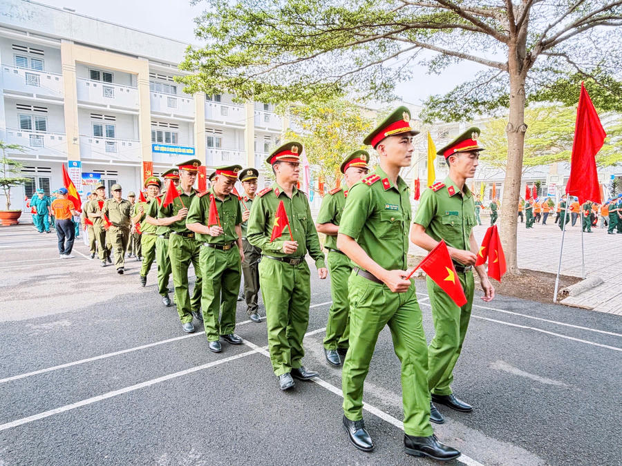 Công an xã Đại Phước bảo đảm tuyệt đối an ninh trật tự cho lễ khai mạc.