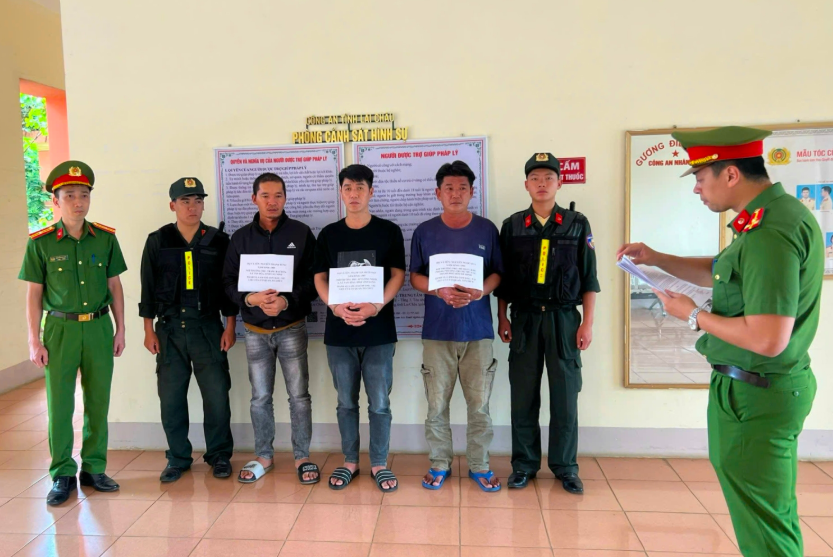 Lực lượng Công an bắt giữ các đối tượng trong giai đoạn 1 của chuyên án tại TP Hồ Chí Minh. Ảnh: CA Lai Châu.